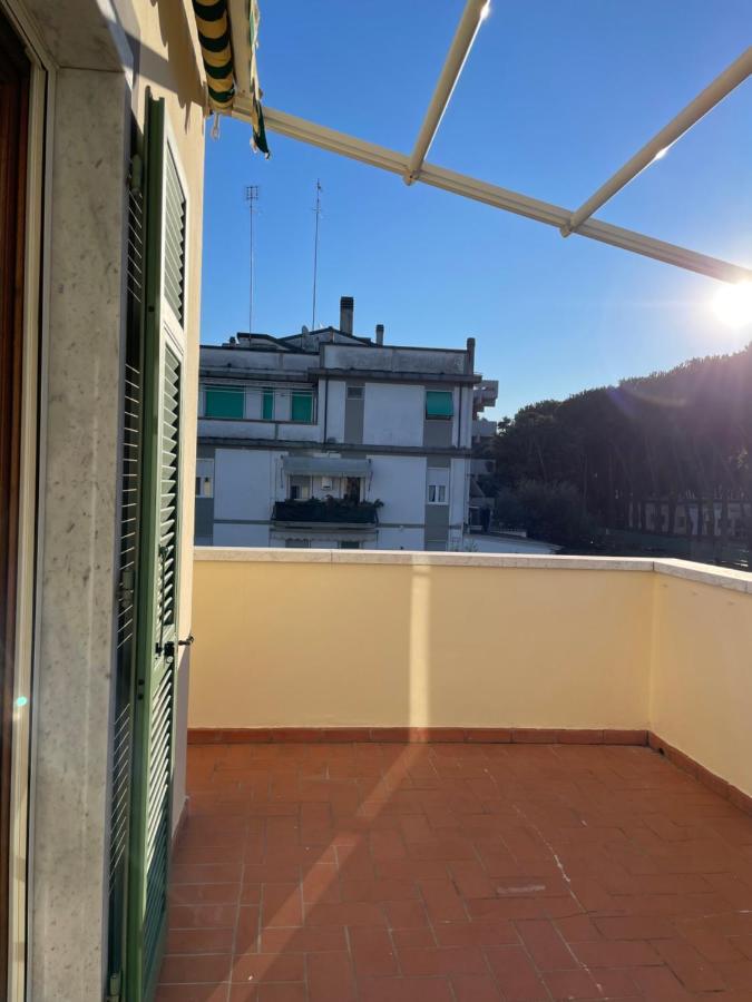 Accogliente Camera Singola Con Balcone A 500 Mt Dal Mare マリーナ・ディ・カッラーラ エクステリア 写真
