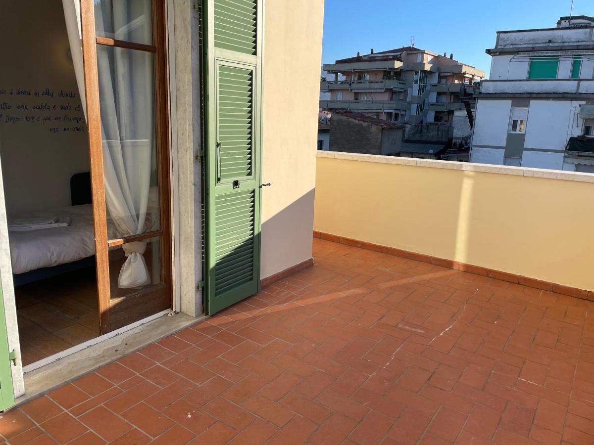 Accogliente Camera Singola Con Balcone A 500 Mt Dal Mare マリーナ・ディ・カッラーラ エクステリア 写真